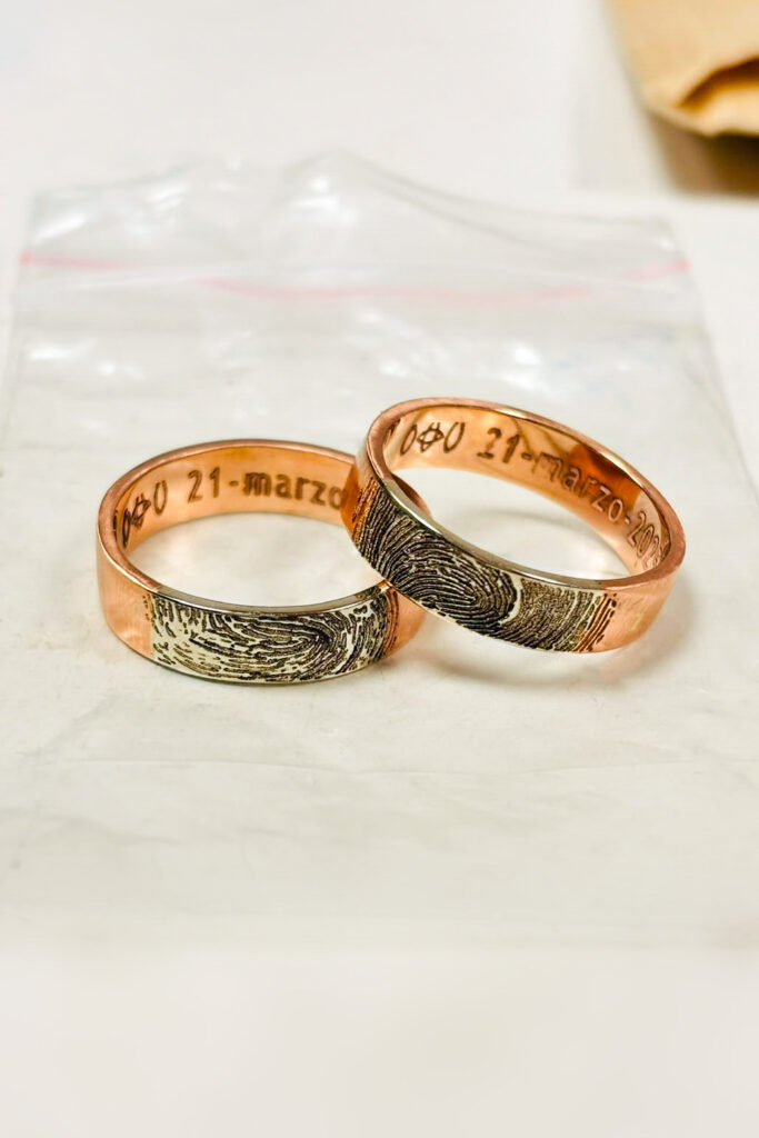 grabados personalizados en joyas: huellas dactilares