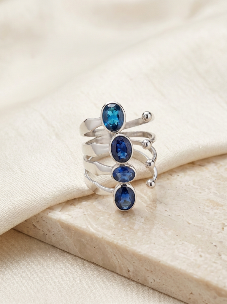 diseño de joyas personalizadas de Laura Márquez con zafiros